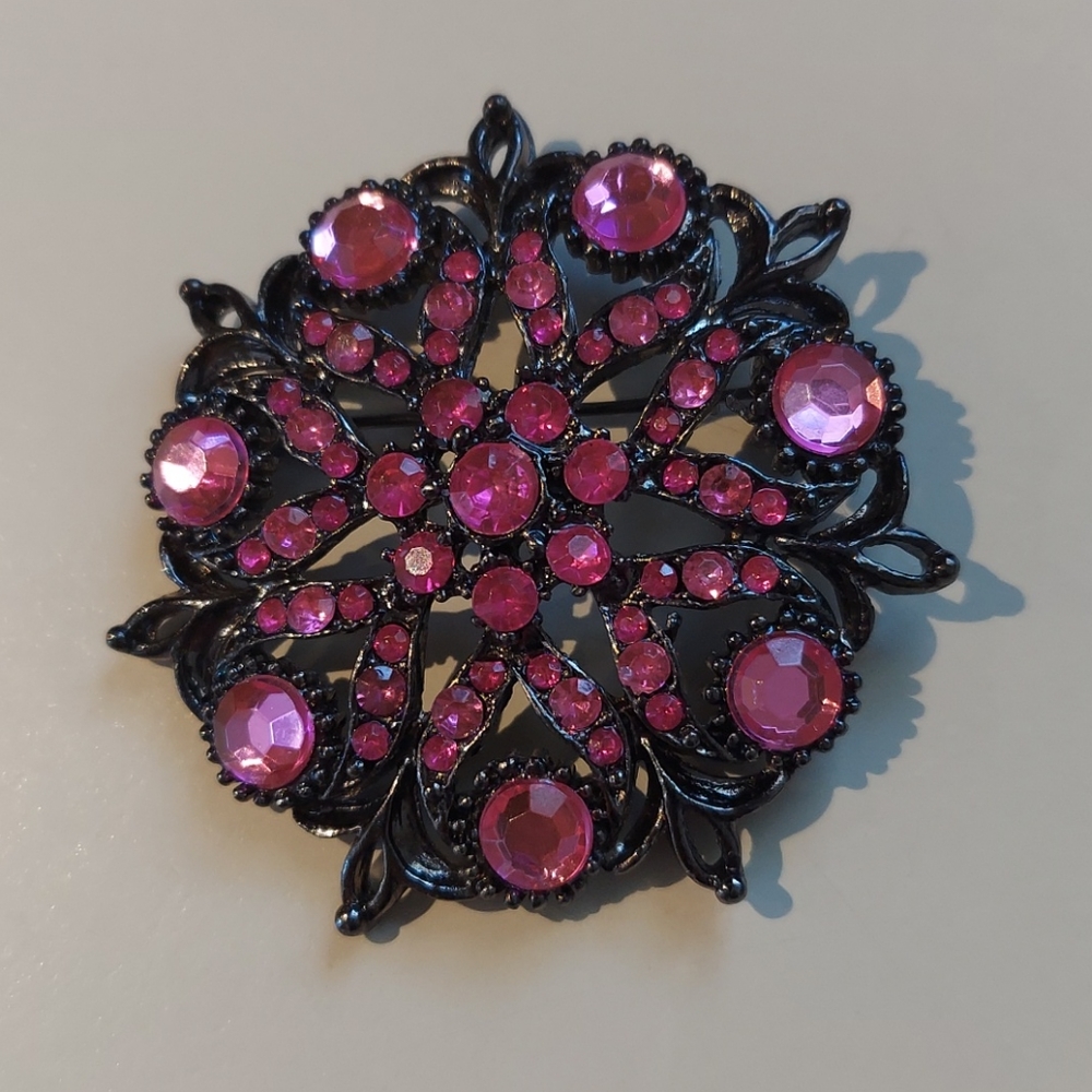 Fusia crystal brooch